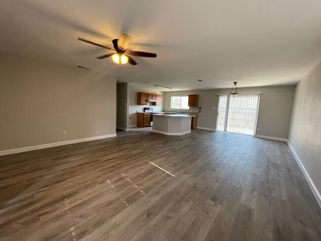 Foto del edificio - 531 Cantebury Park Ln