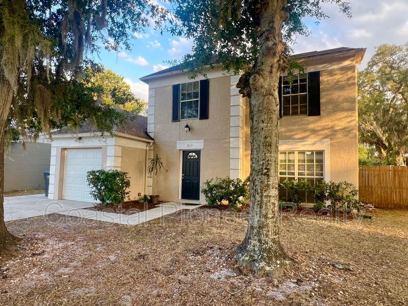 Primary Photo - 1613 Crossridge Dr.