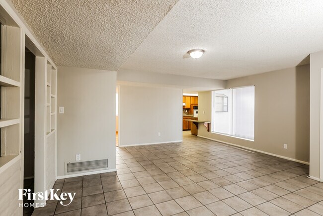 Building Photo - 9047 N 36th Dr