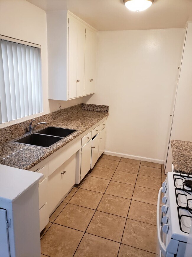 Building Photo - 14417 Valerio St