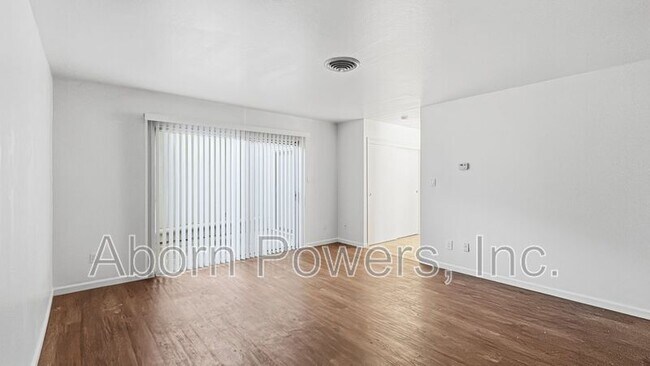 Foto del edificio - 5441 Olympic Way