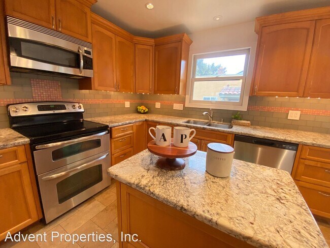 Building Photo - 3 br, 2 bath House - 924 Colusa Ave