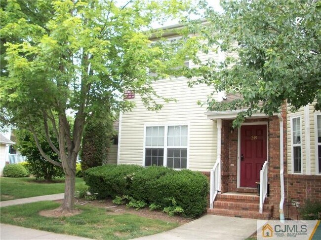 Building Photo - 249 Pinelli Dr