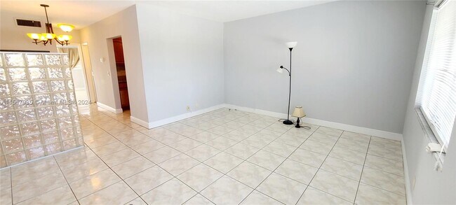 Foto del edificio - 630 Layne Blvd