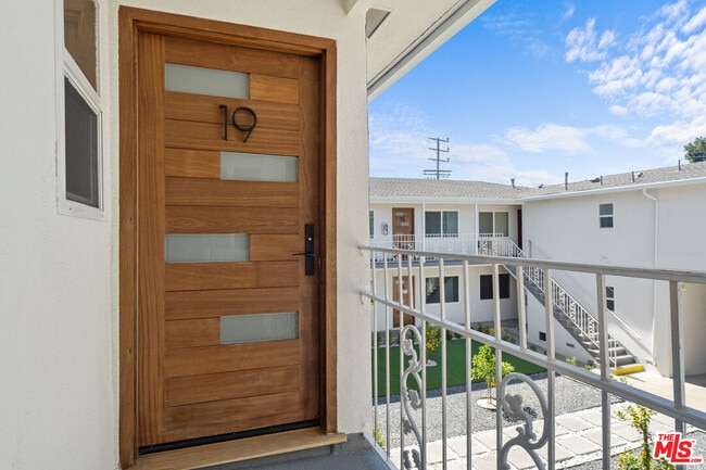 Building Photo - 420 S Sepulveda Blvd
