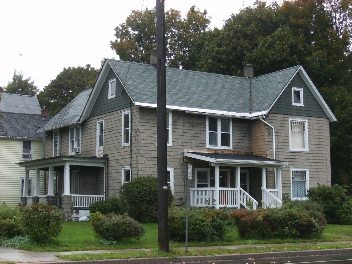 Building Photo - 1091 E 2nd St