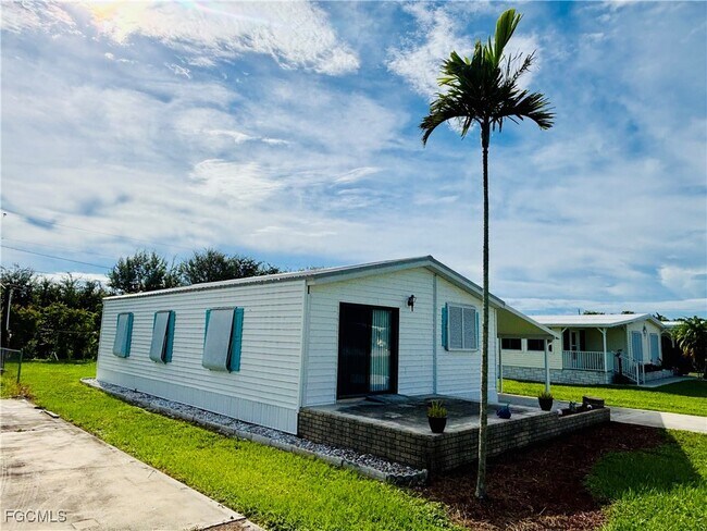 Foto del edificio - 16091 Siesta Dr