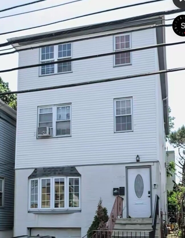 Building Photo - 48 W 55th St