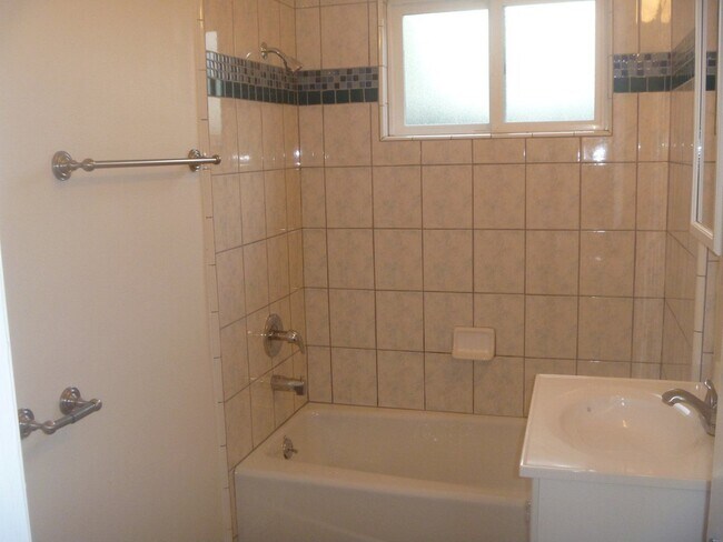 Foto del edificio - 808 Garnet St