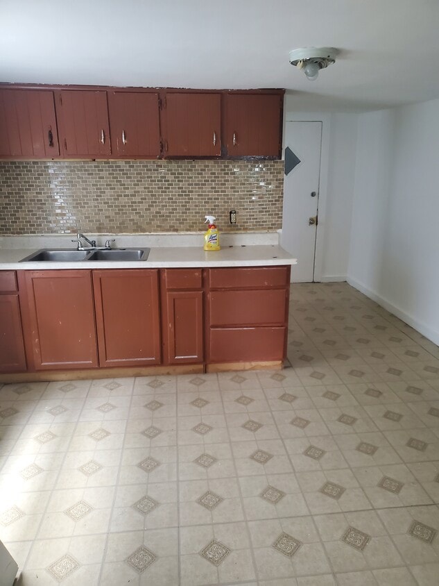 Kitchen - 4408 S Kilpatrick Ave