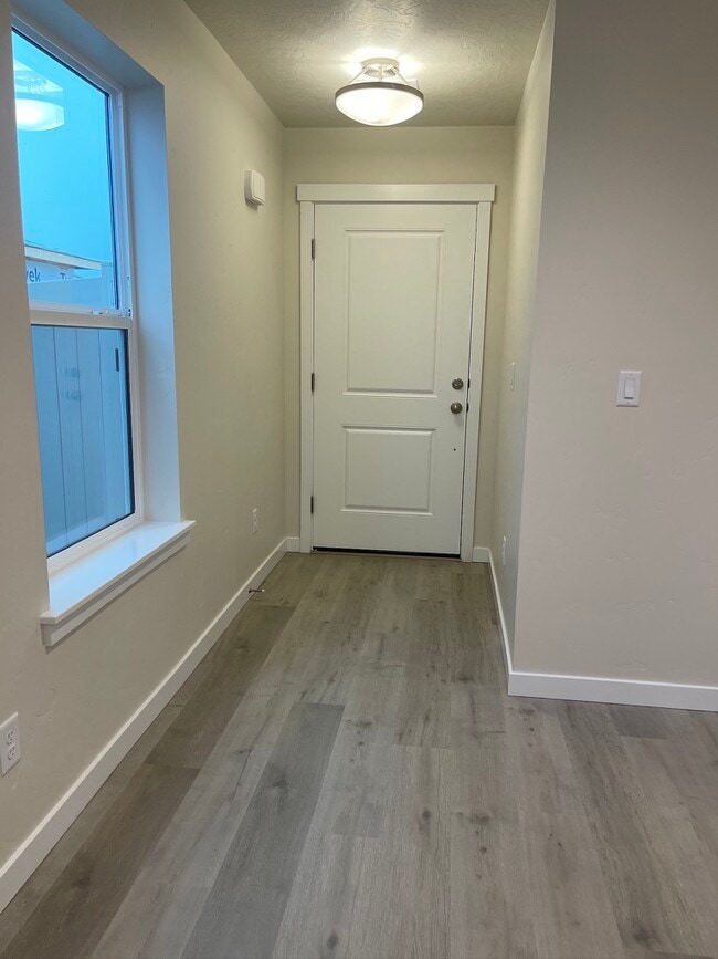 Foto del edificio - 1581 Witt St