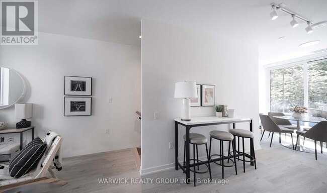 Building Photo - 4365 Bloor St W