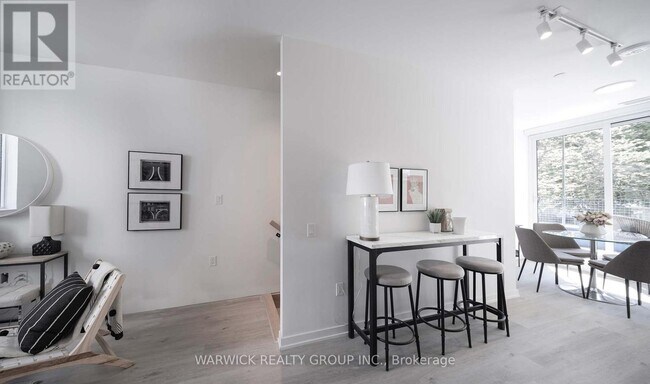 Photo du bâtiment - 4365 Bloor St W