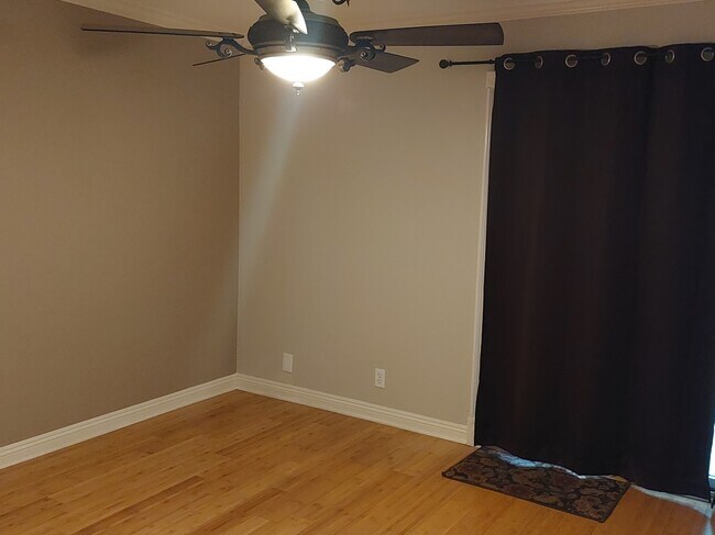 Foto del edificio - 927 S Downey Pl