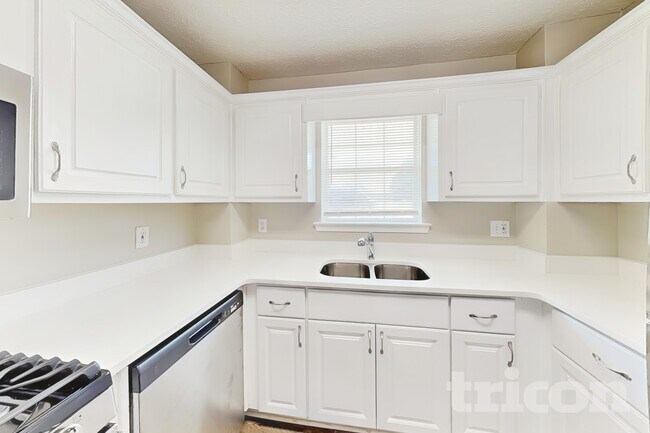 Foto del edificio - 195 Falcon Ridge Dr