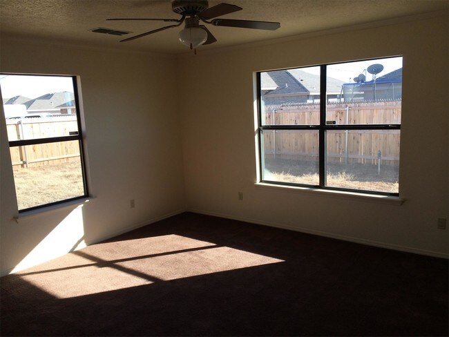 Building Photo - 1025 Stanton Pl