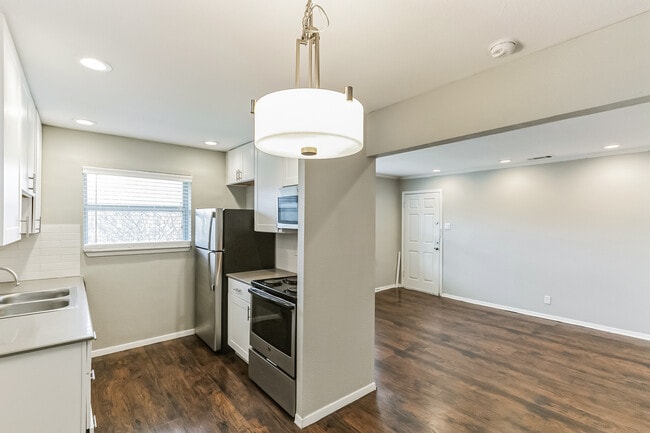 Building Photo - 6315 Richmond