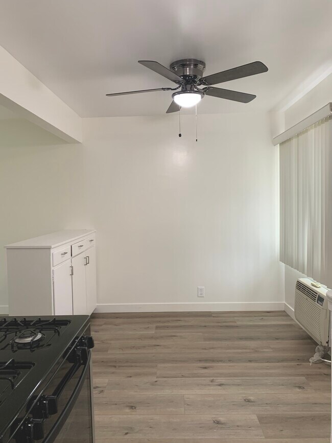 Foto del edificio - 511-515 S Baldwin Ave