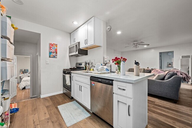 Building Photo - No back house!