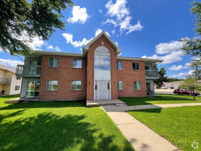 Building Photo - 931 E Holum St