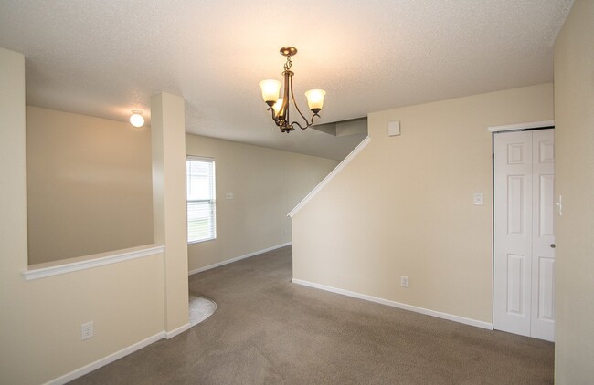 Building Photo - 862 Streamside Dr
