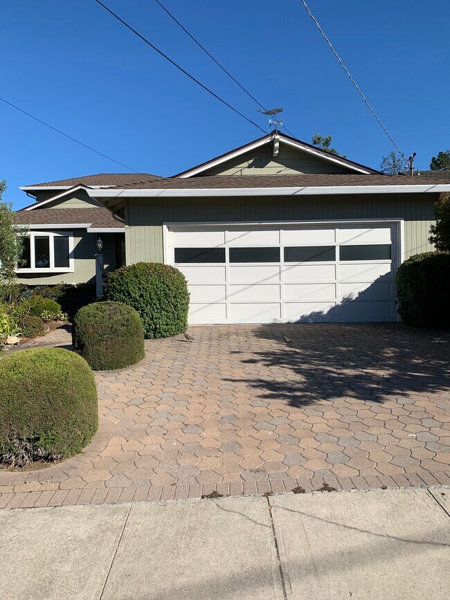 Building Photo - 3308 Adelaide Way