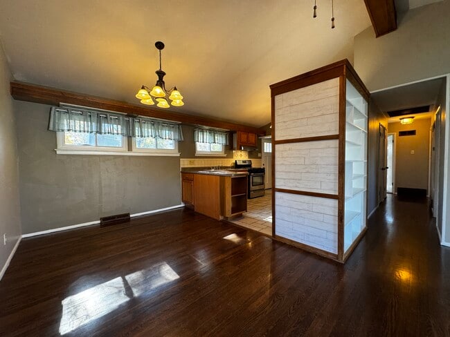 Foto del edificio - 556 Joshua Dr