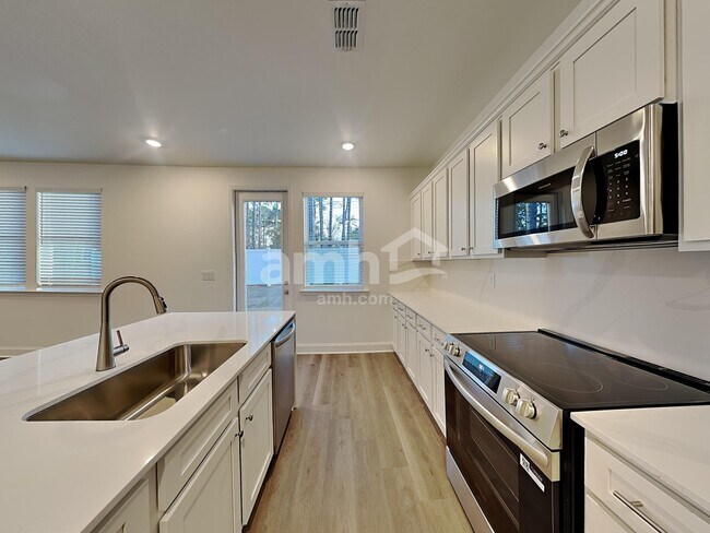 Building Photo - 1519 Aquamarine Dr