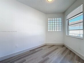 Building Photo - 3200 N Haverhill Rd