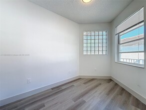 Building Photo - 3200 N Haverhill Rd