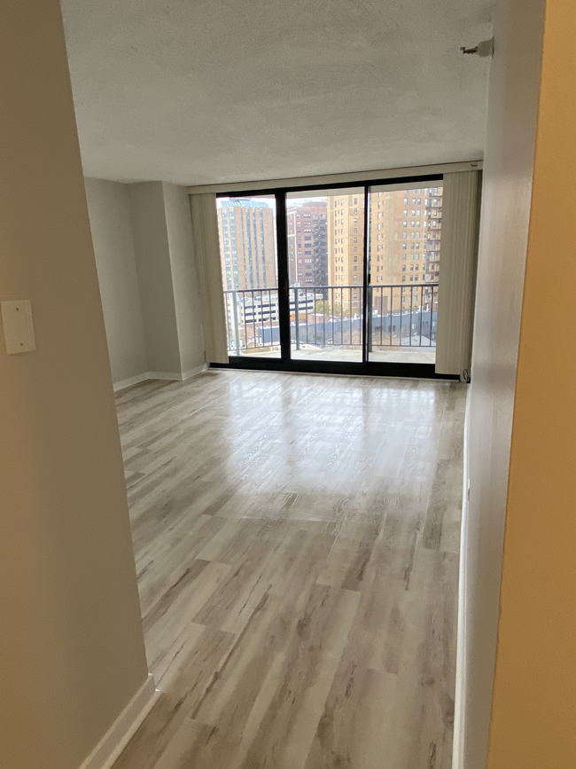 Building Photo - Upgraded 1bd condo with luxury finishes - ...