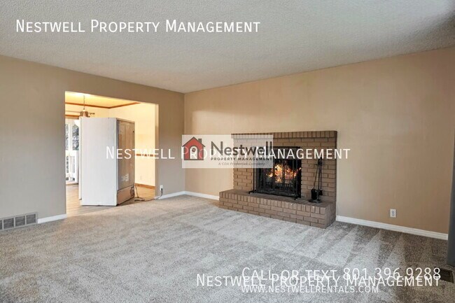 Building Photo - 815 E Dusty Rock Pl