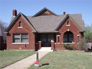 Building Photo - 525 NW Eubanks St