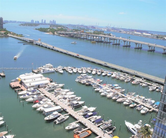 Foto del edificio - 1717 N Bayshore Dr