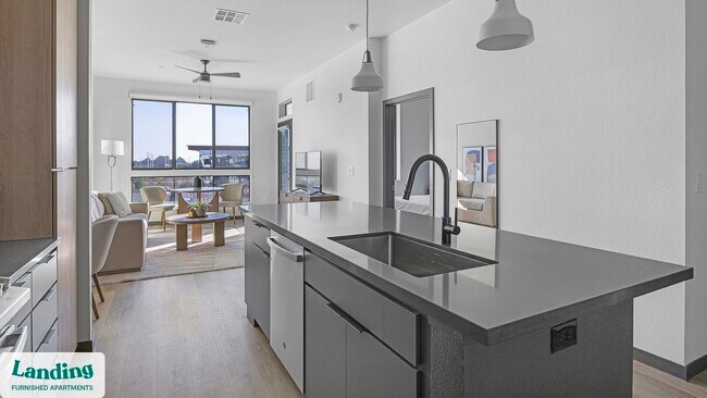 Foto del edificio - 6460 E McDowell Rd