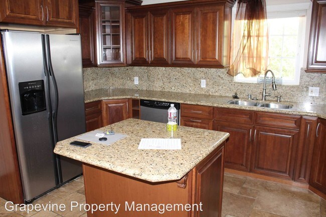 Building Photo - 2968 Rainbow Valley Blvd