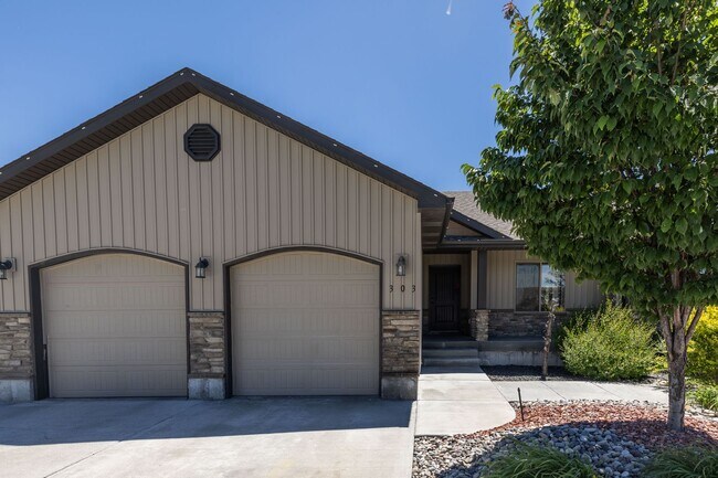 Foto del edificio - BEAUTIFUL 5 BED 3 BATH HOME IN FIRTH