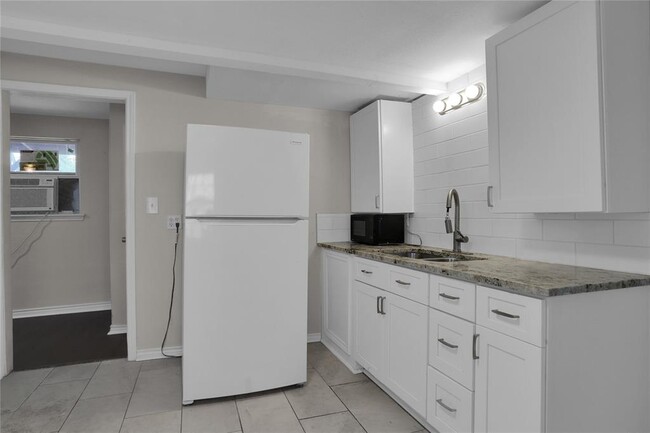 Building Photo - 5623#1 Barremore St