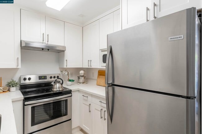 Building Photo - 5305 Ridgeview Cir