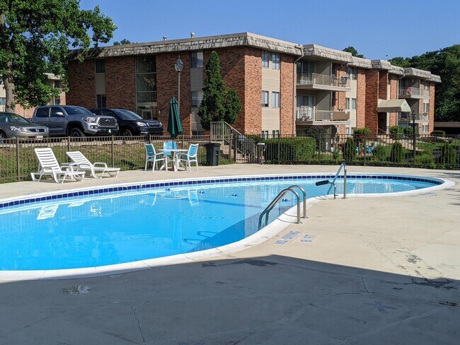 Building Photo - 734 W Kilgore Rd