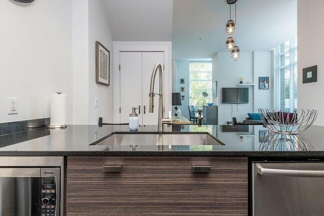 Photo du bâtiment - 1500-1500 7 St SW