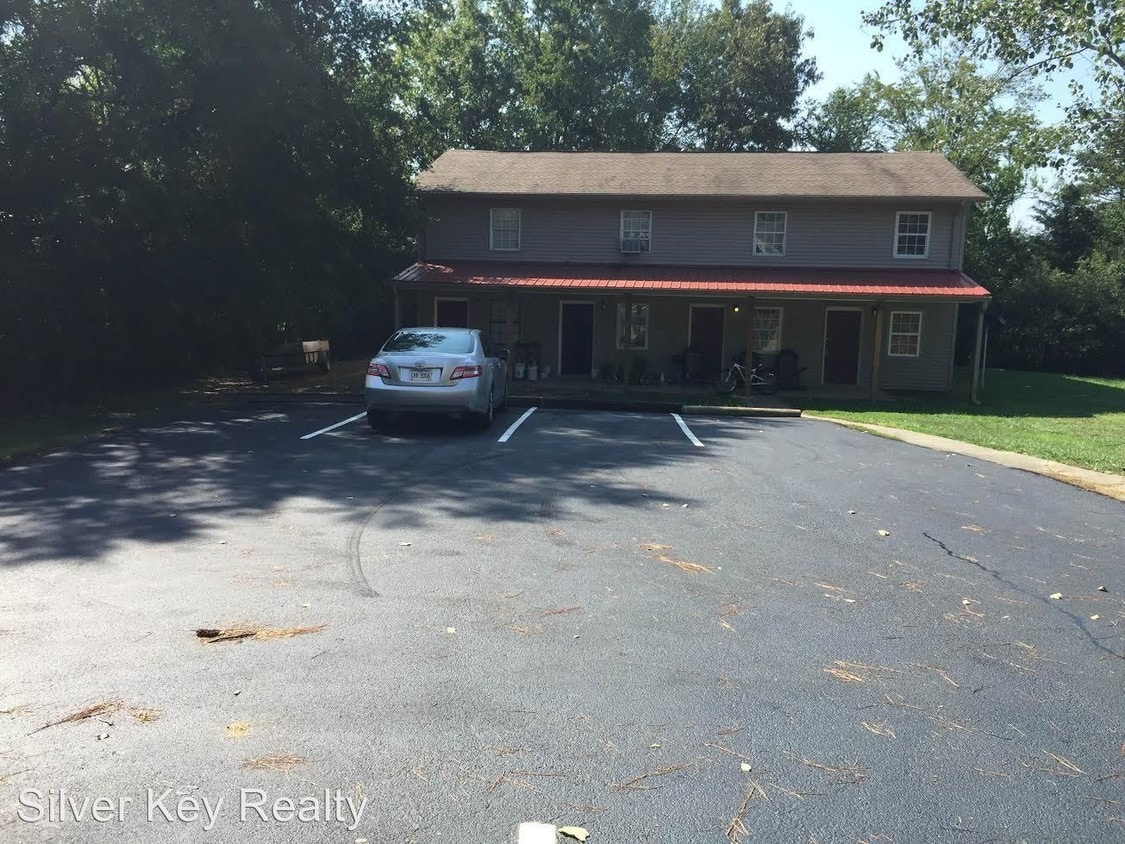 Foto principal - 1426 Niles Ferry Rd