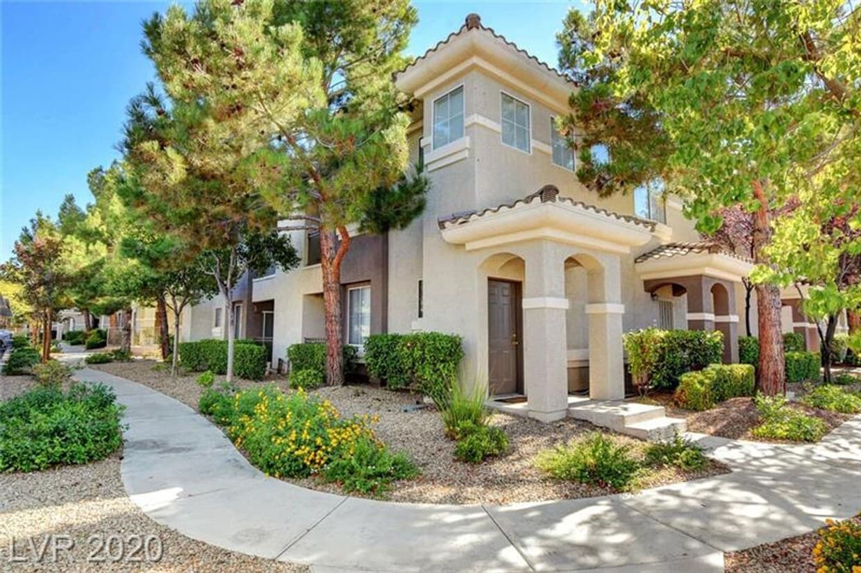 Foto principal - Gorgeous 2bedoom condo ready for immediate...