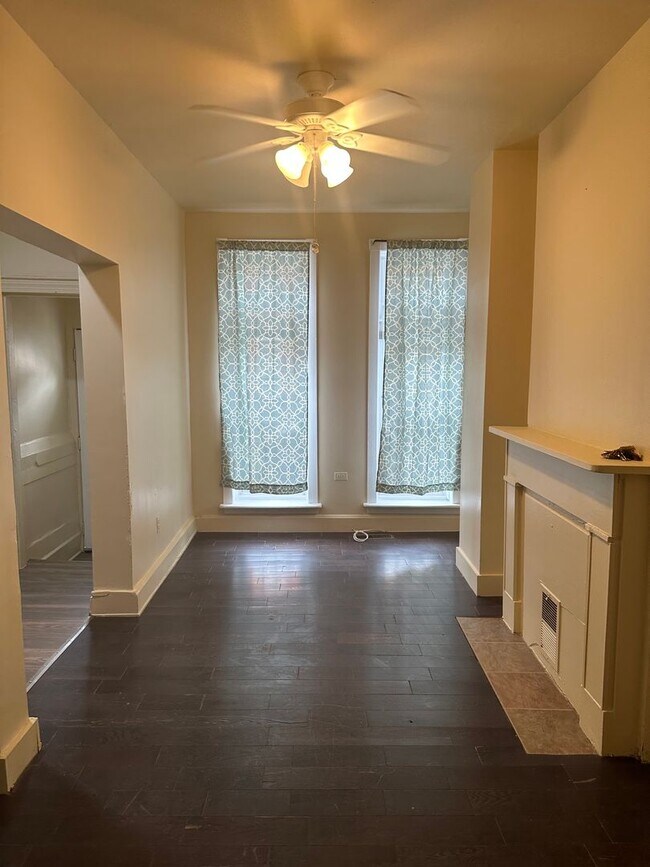 Foto del edificio - Spacious Rooms! W/D! Rear Deck and Yard! C...