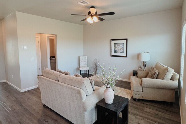 Foto del edificio - SPECIAL OFFER!! Modern. Efficient. Move-In...