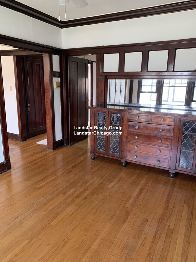 Building Photo - 2908 W Eastwood Ave