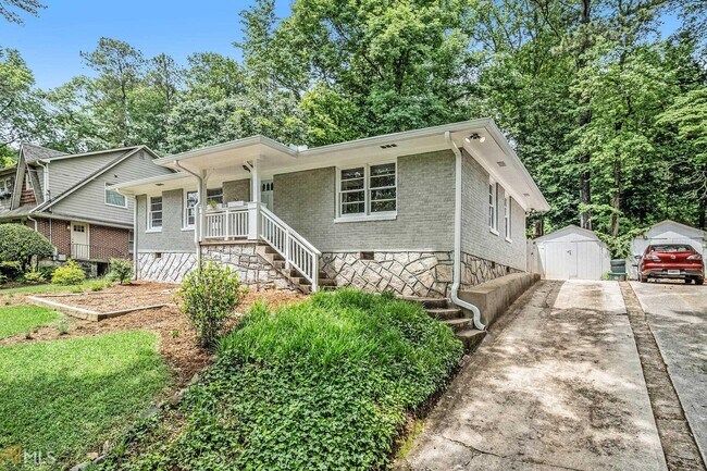 Building Photo - 818 N Parkwood Rd