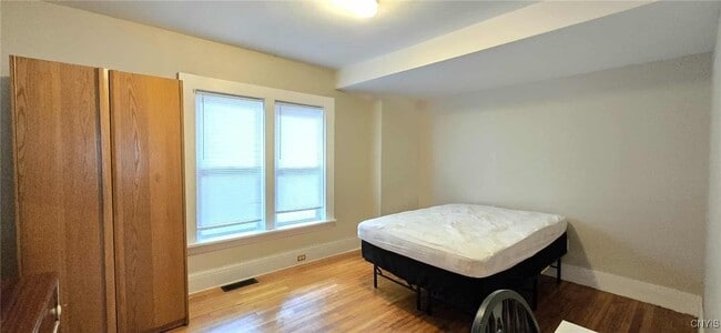 Building Photo - 50 Lincoln Ave