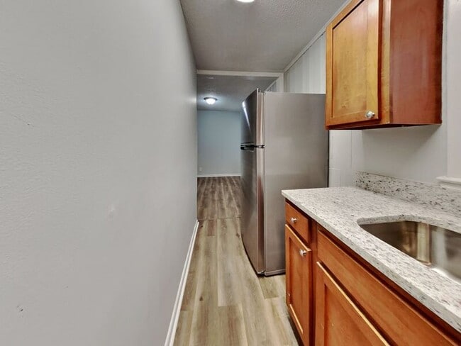 Building Photo - 2430 Meadow Park Dr SW