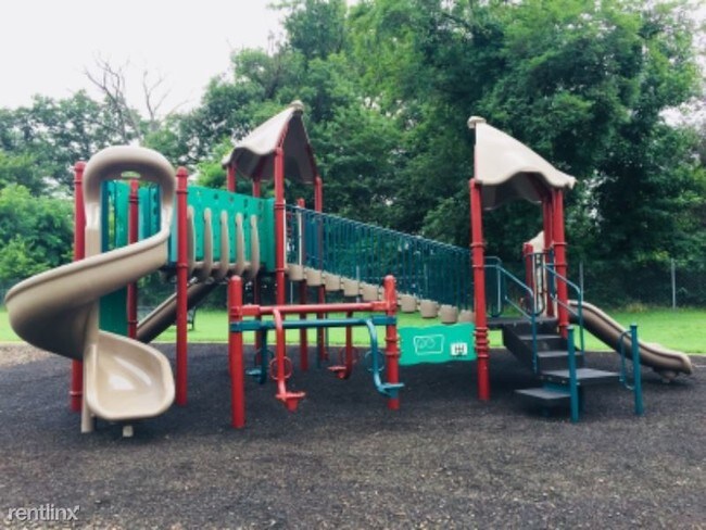 Building Photo - 4 br, 2.5 bath Townhome - 4445 Parsons road